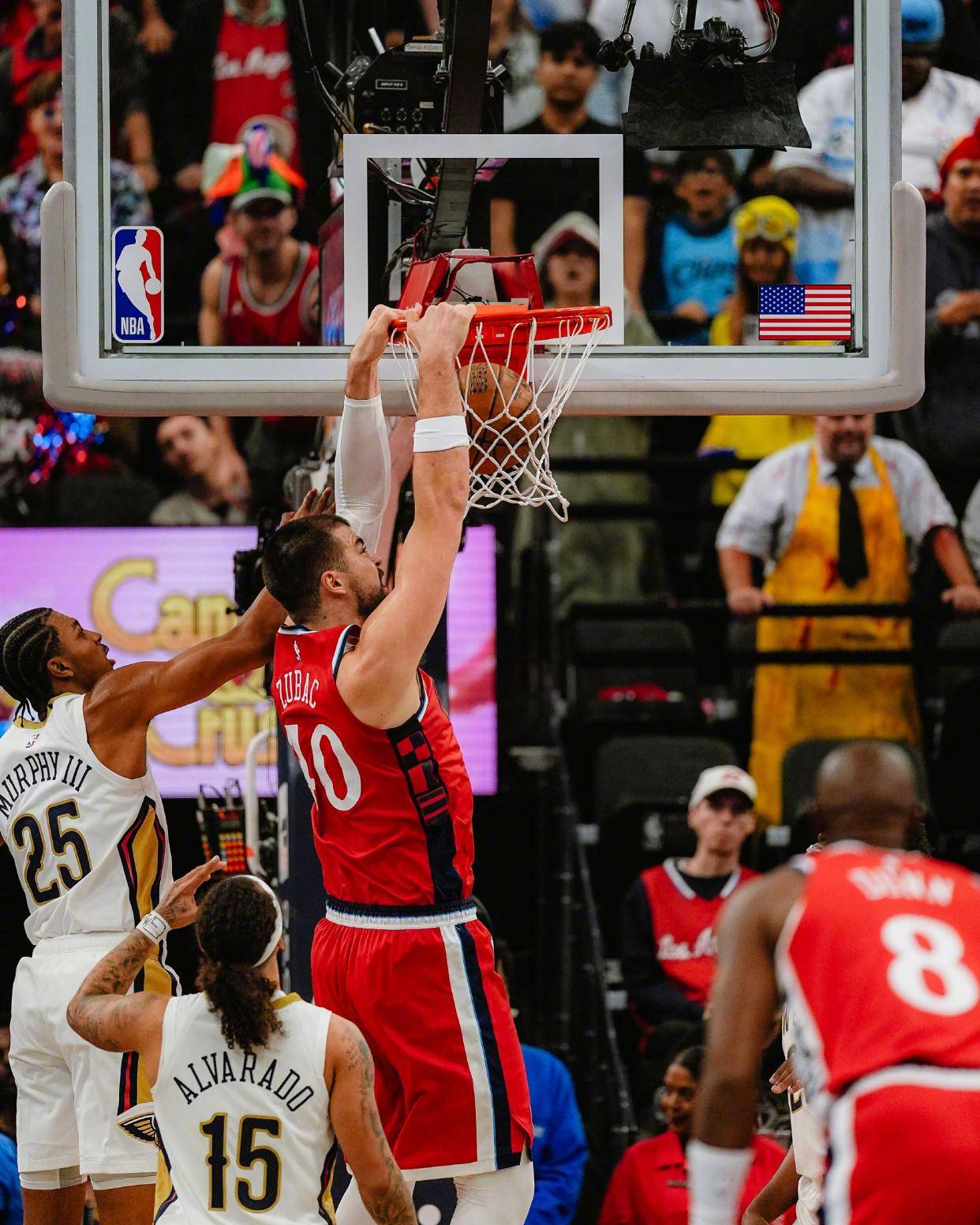 关于密尔沃基雄鹿训练开放日，今夜绝杀压哨引欢呼，NBA季后赛在即，年轻球员得到机会的信息-尊龙体育