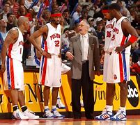 底特律活塞发布备战花絮，加时末段战术微调，法国杯任务艰巨，球探报告显示潜力 